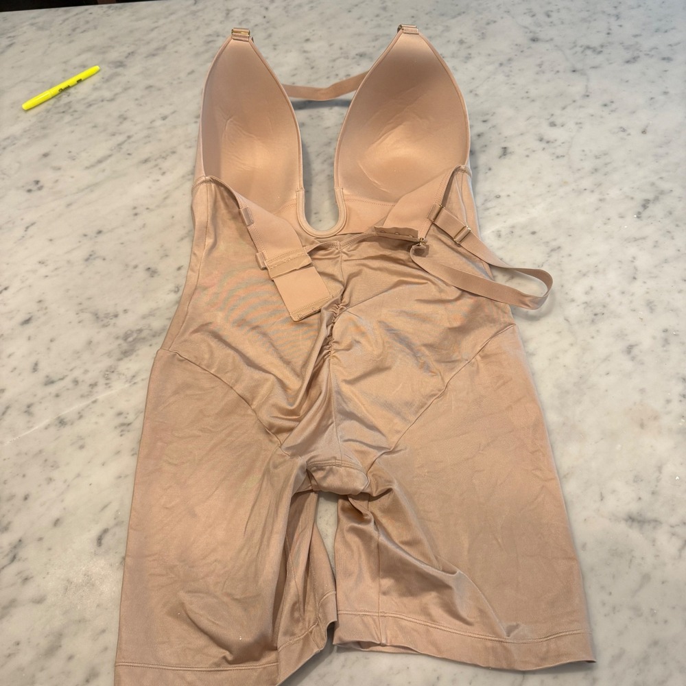 City Chic Nude Plunge Low Back Shapewear Bodysuit Size M 18 Style 00212234 - Picture 4 of 7